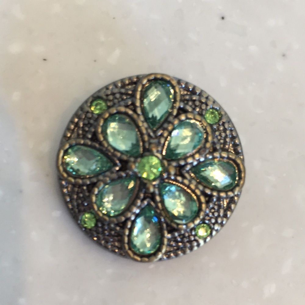 ⭐️ 3/$14 Ginger Snaps Green Faux Diamond Flower Snap